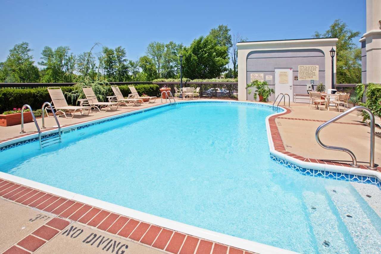 Hampton Inn Louisville Northeast Exterior foto