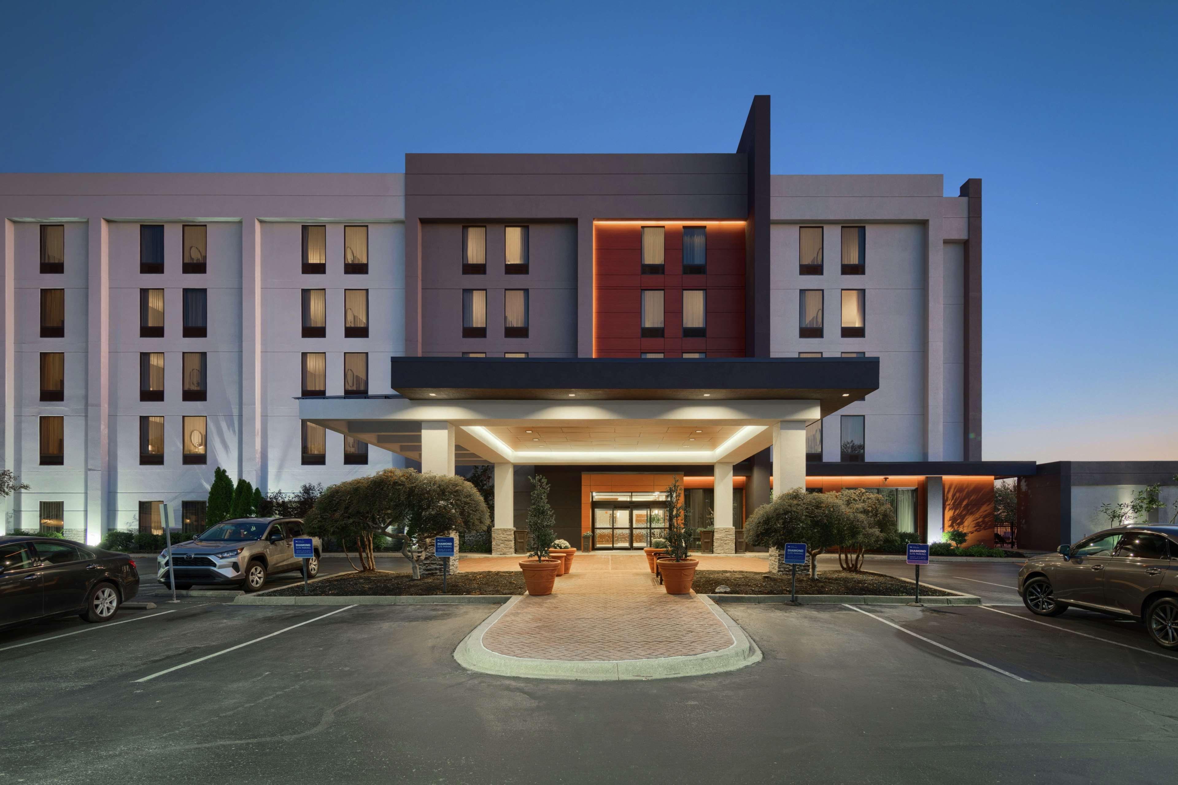 Hampton Inn Louisville Northeast Exterior foto