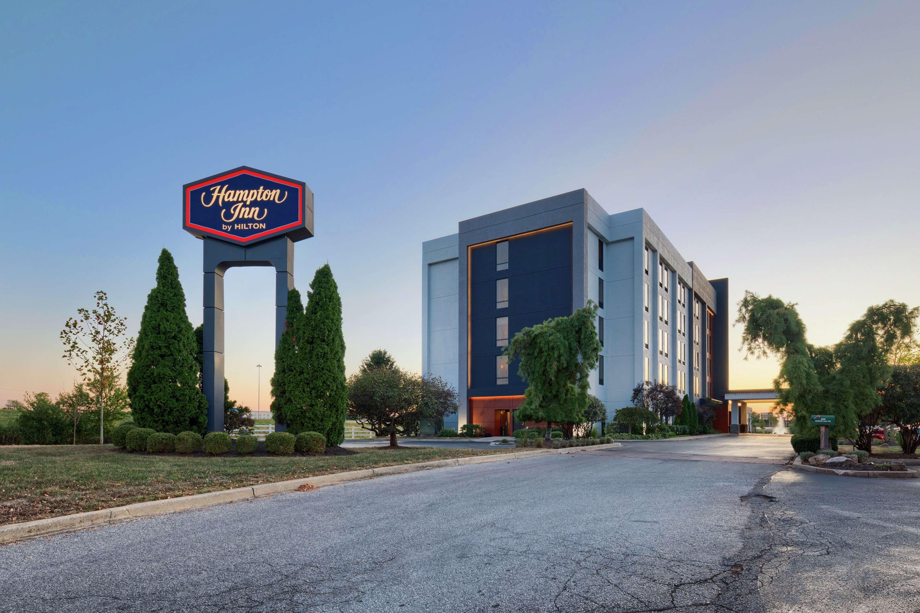 Hampton Inn Louisville Northeast Exterior foto