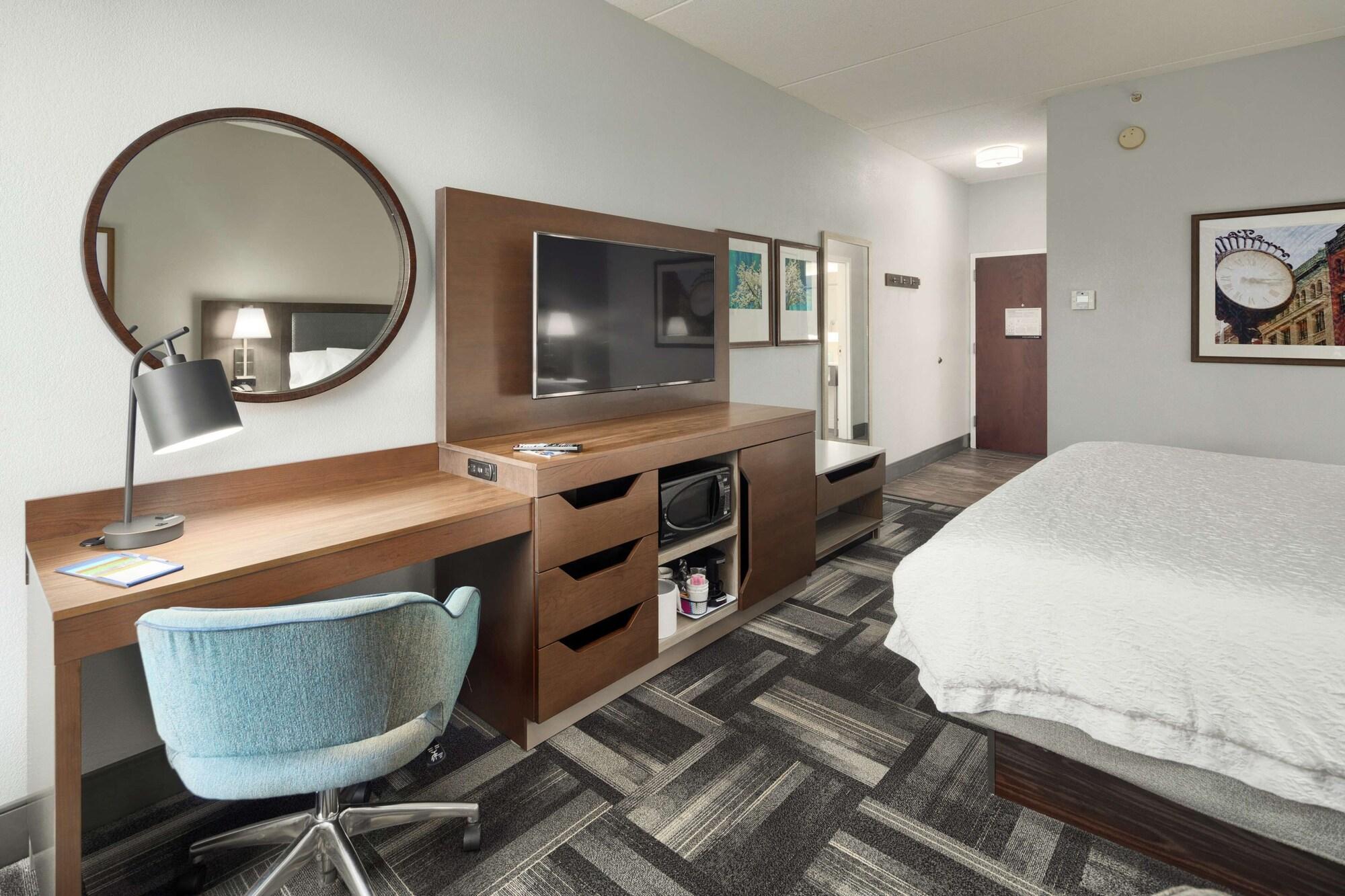 Hampton Inn Louisville Northeast Exterior foto