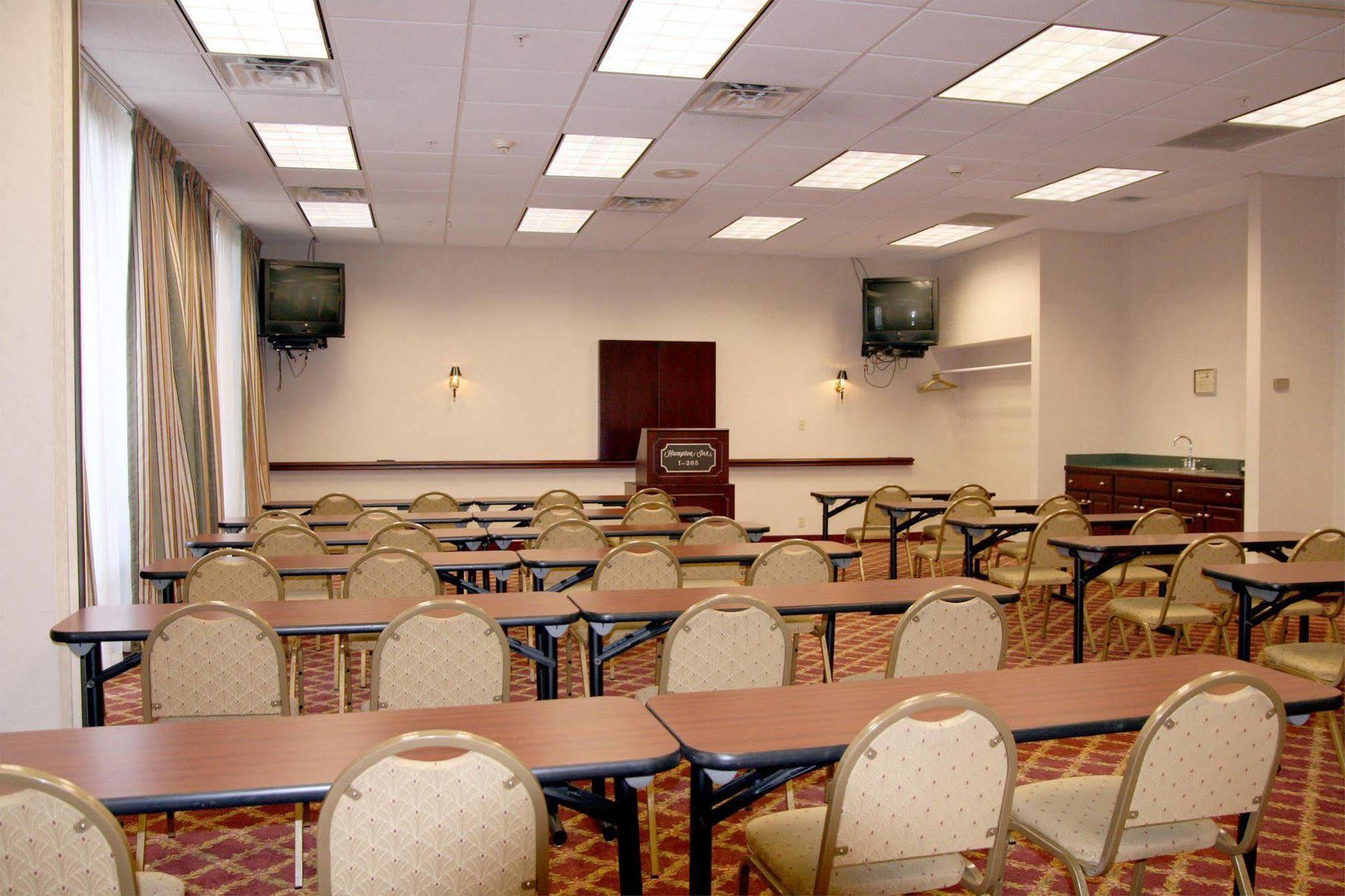 Hampton Inn Louisville Northeast Einrichtungen foto