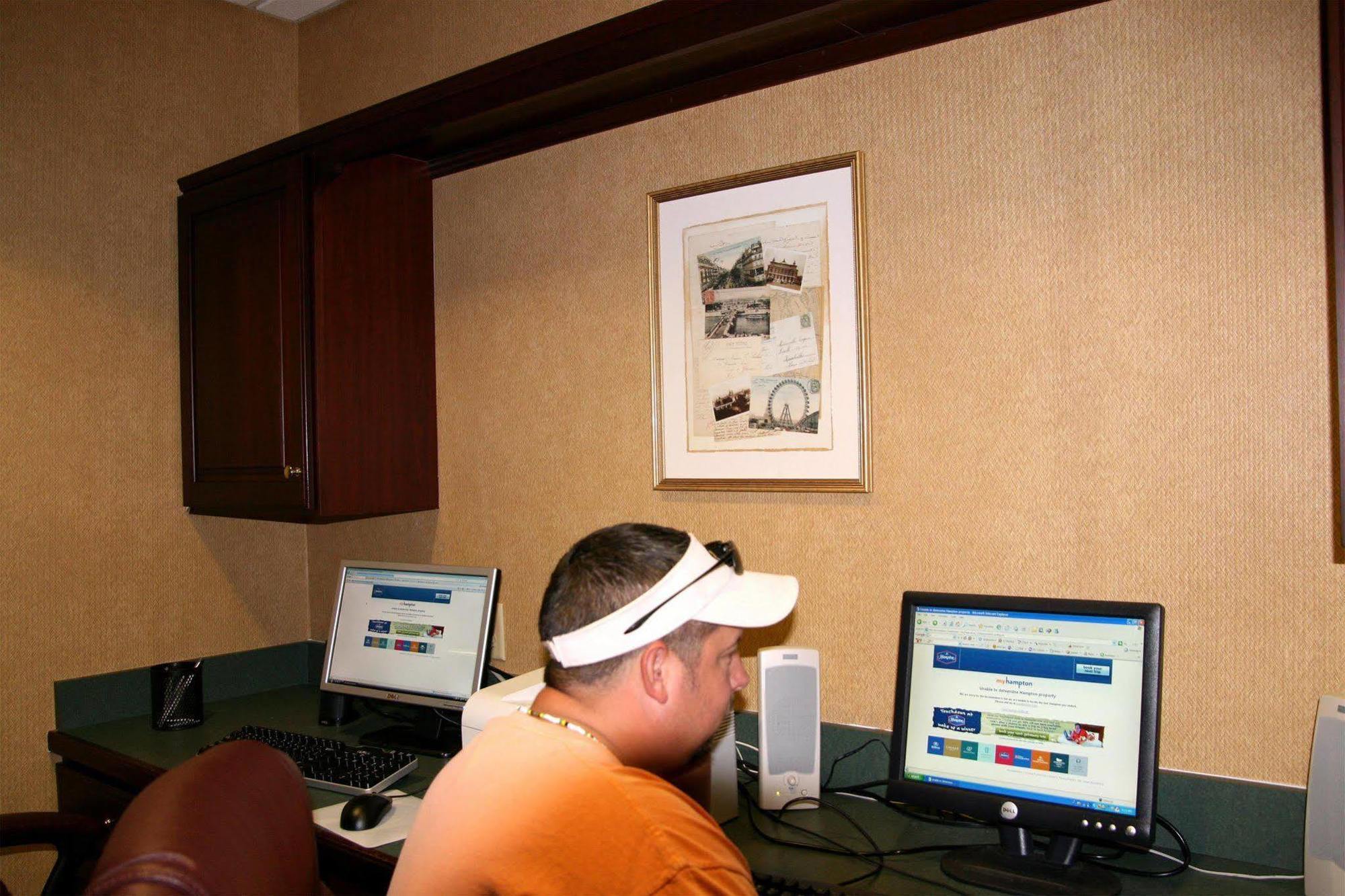 Hampton Inn Louisville Northeast Einrichtungen foto